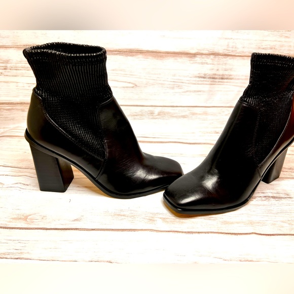 Vince Camuto Shoes - Vince Camuto black leather accordion ruching block heel booties size 7